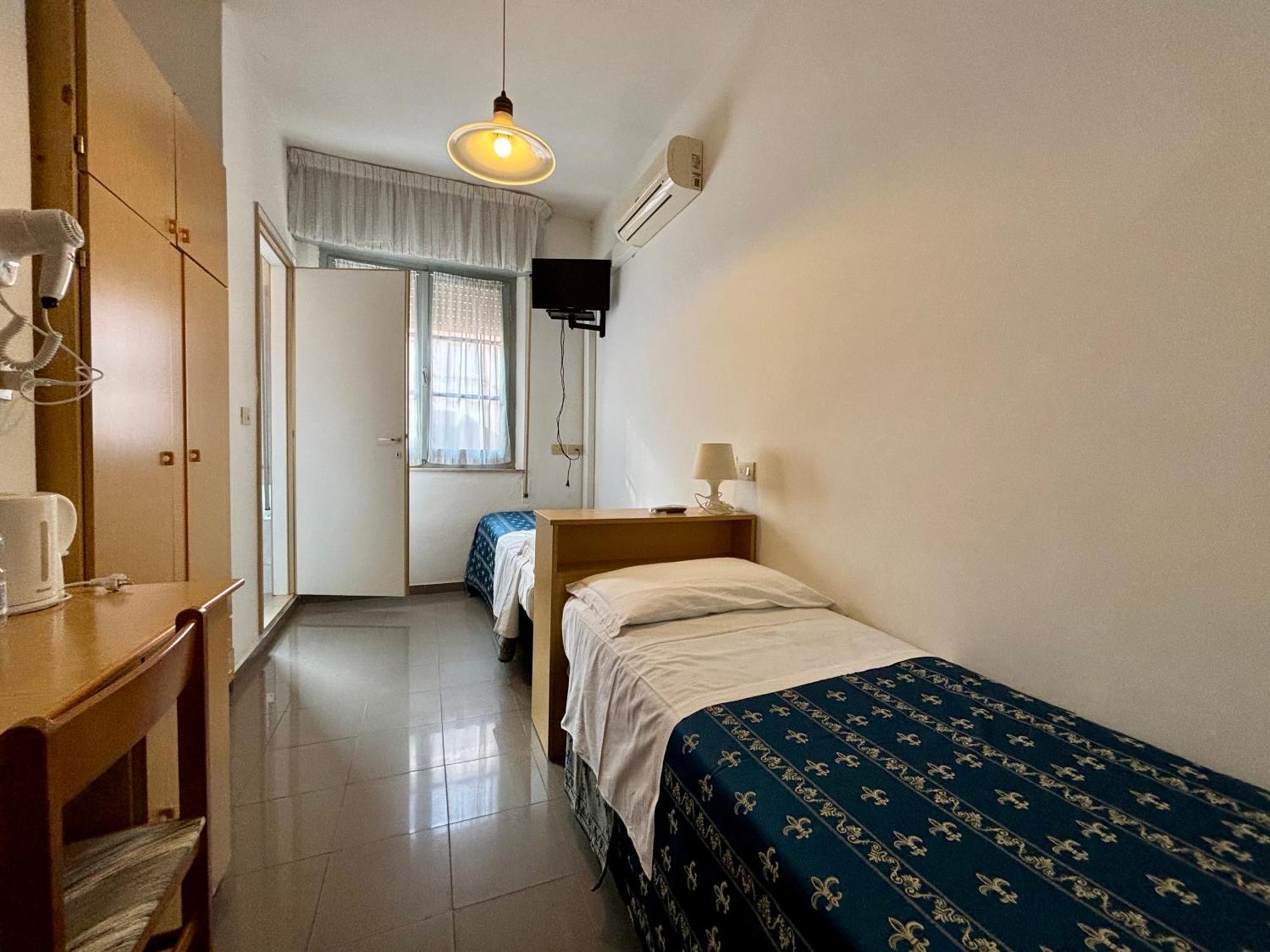 Hotel Iride Suite & Breakfast- Ideale Per Famiglie E Coppie Riccione Kültér fotó
