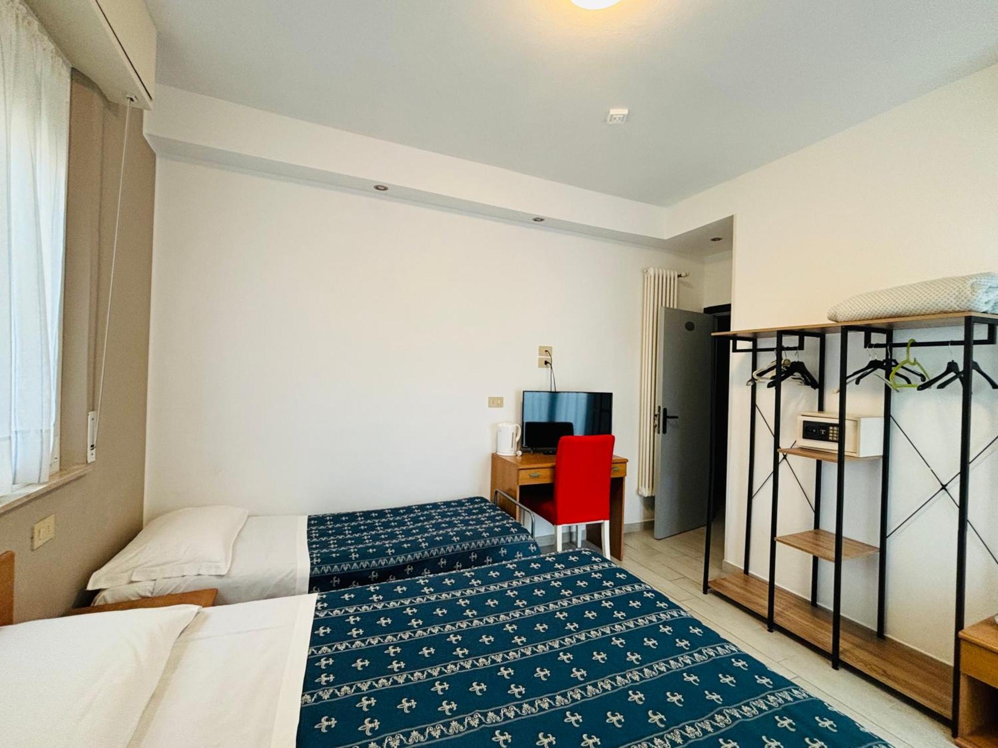 Hotel Iride Suite & Breakfast- Ideale Per Famiglie E Coppie Riccione Kültér fotó