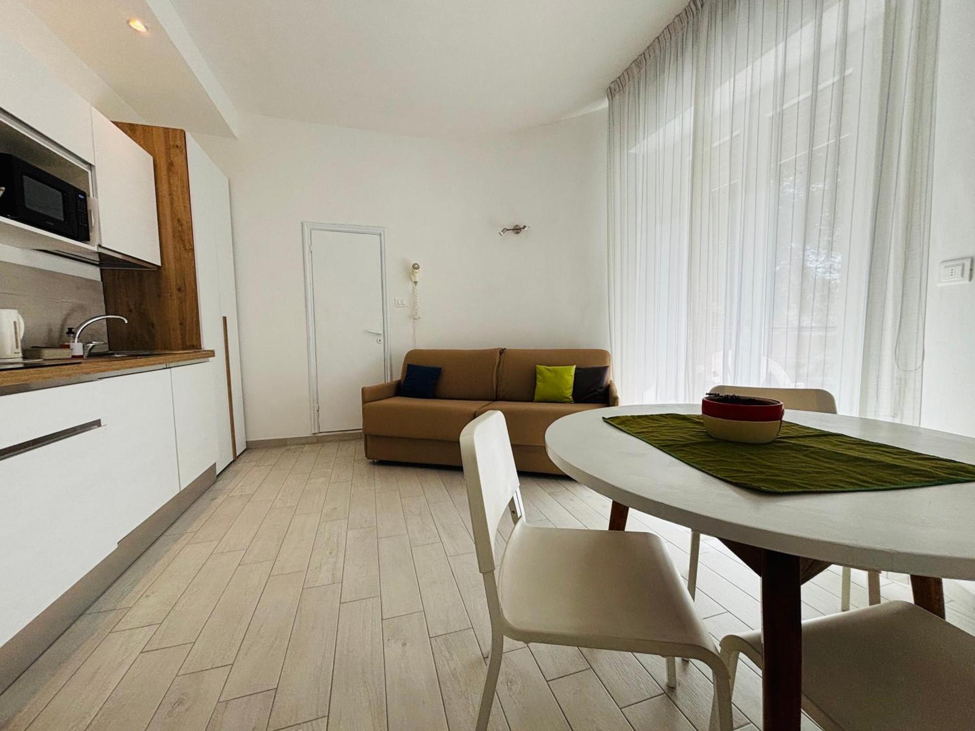 Hotel Iride Suite & Breakfast- Ideale Per Famiglie E Coppie Riccione Kültér fotó